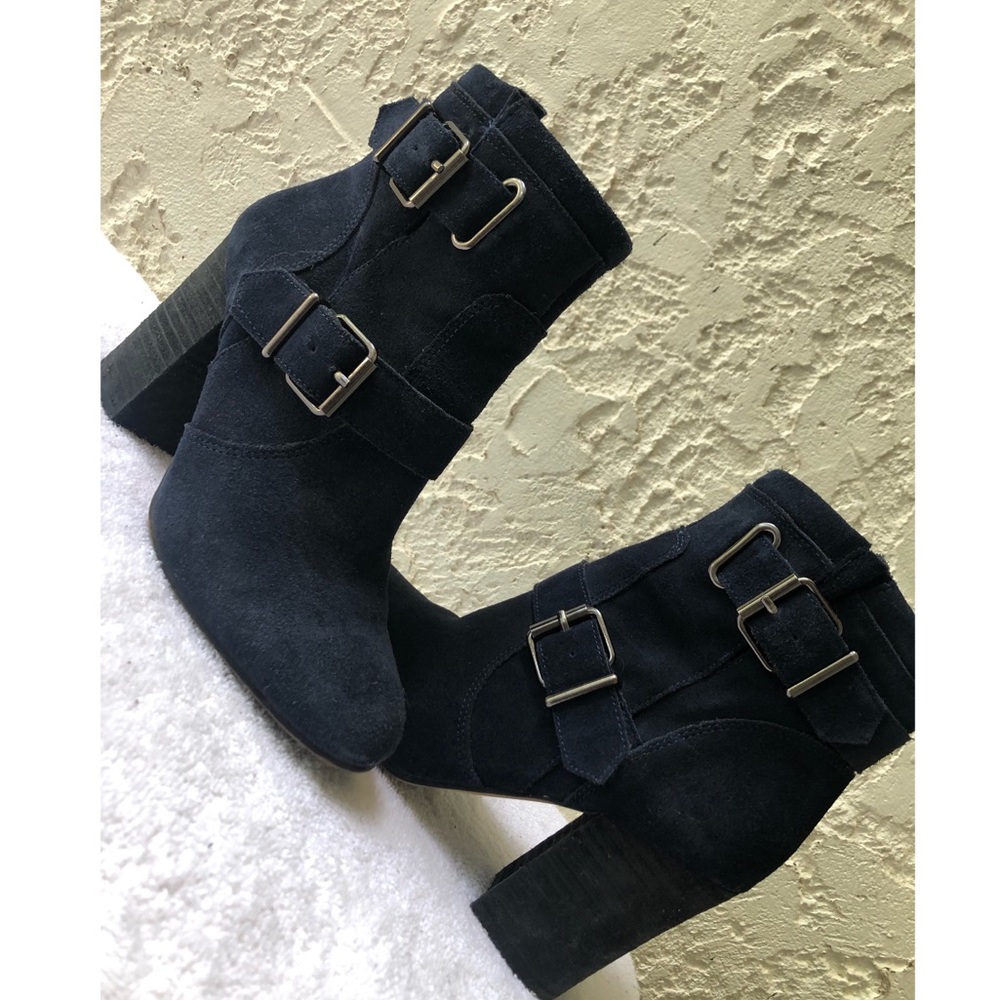Vince camuto navy blue similee ankle booties.